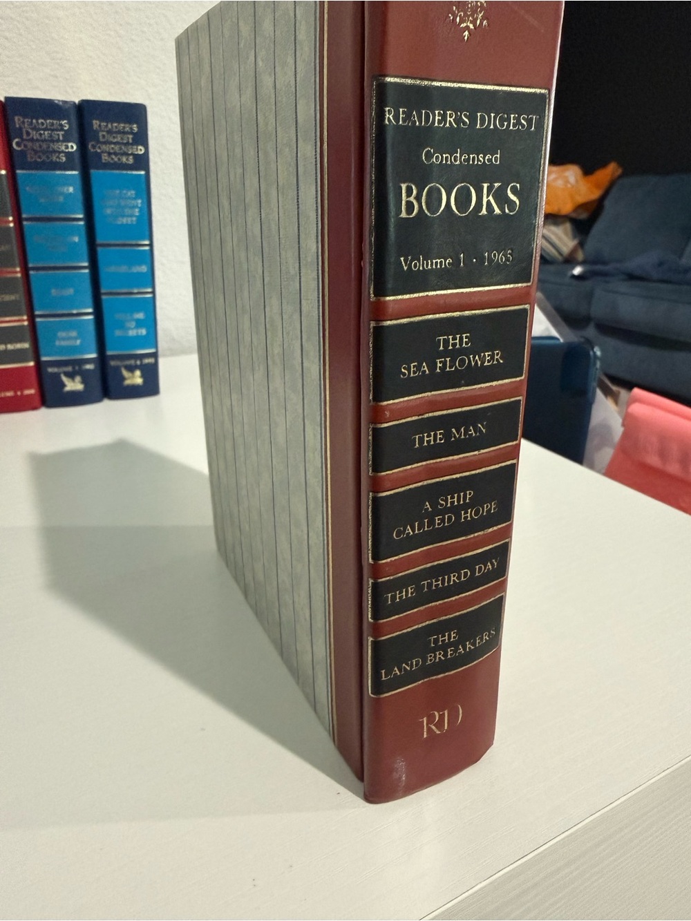 Readers digest Condensed Books Volume1 (1965) Burgundy and Black Decorative Book